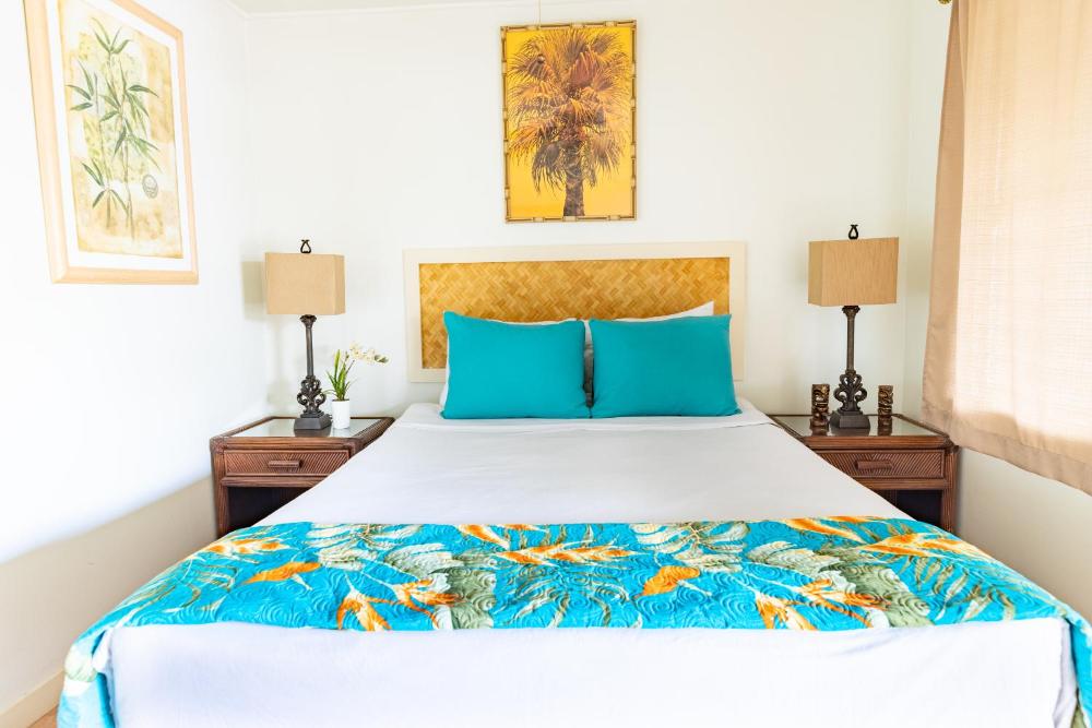 Deluxe Queen Room interior