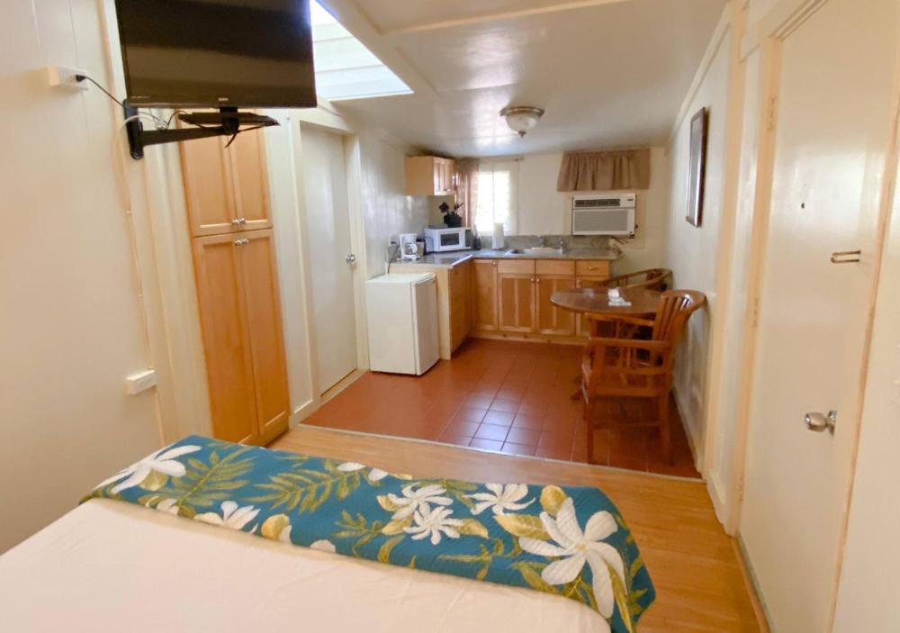 Deluxe Queen Room interior