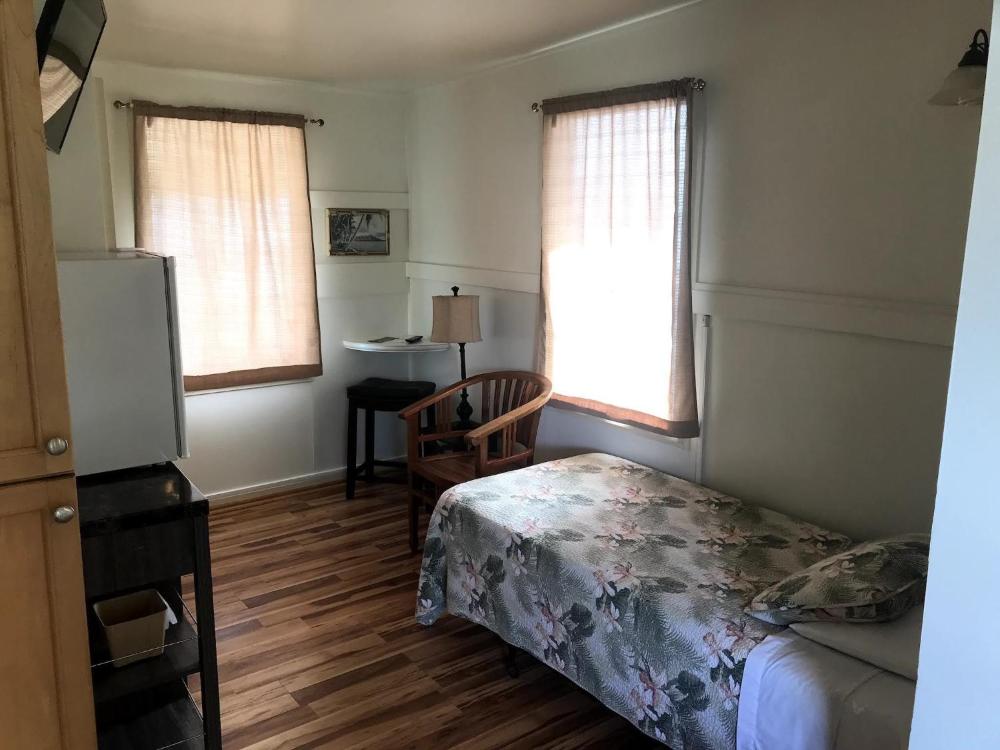 Standard Twin Room with Mountain View interior