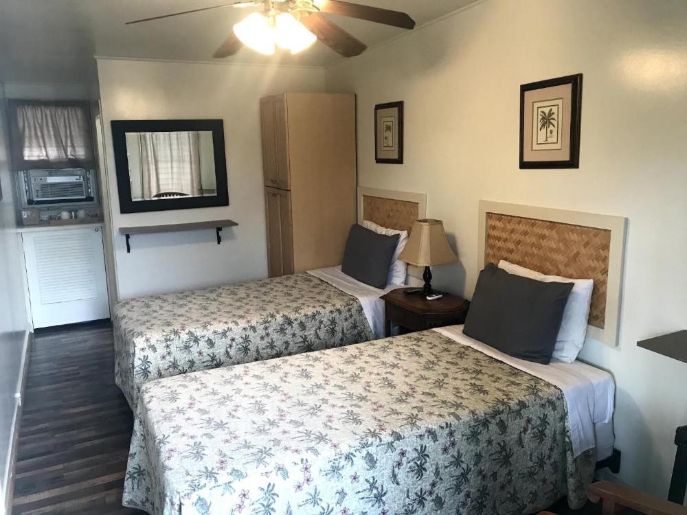 Deluxe Twin Room interior